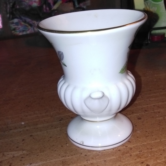 Vintage Wedgewood pottery urn vase bone china - Picture 3 of 5